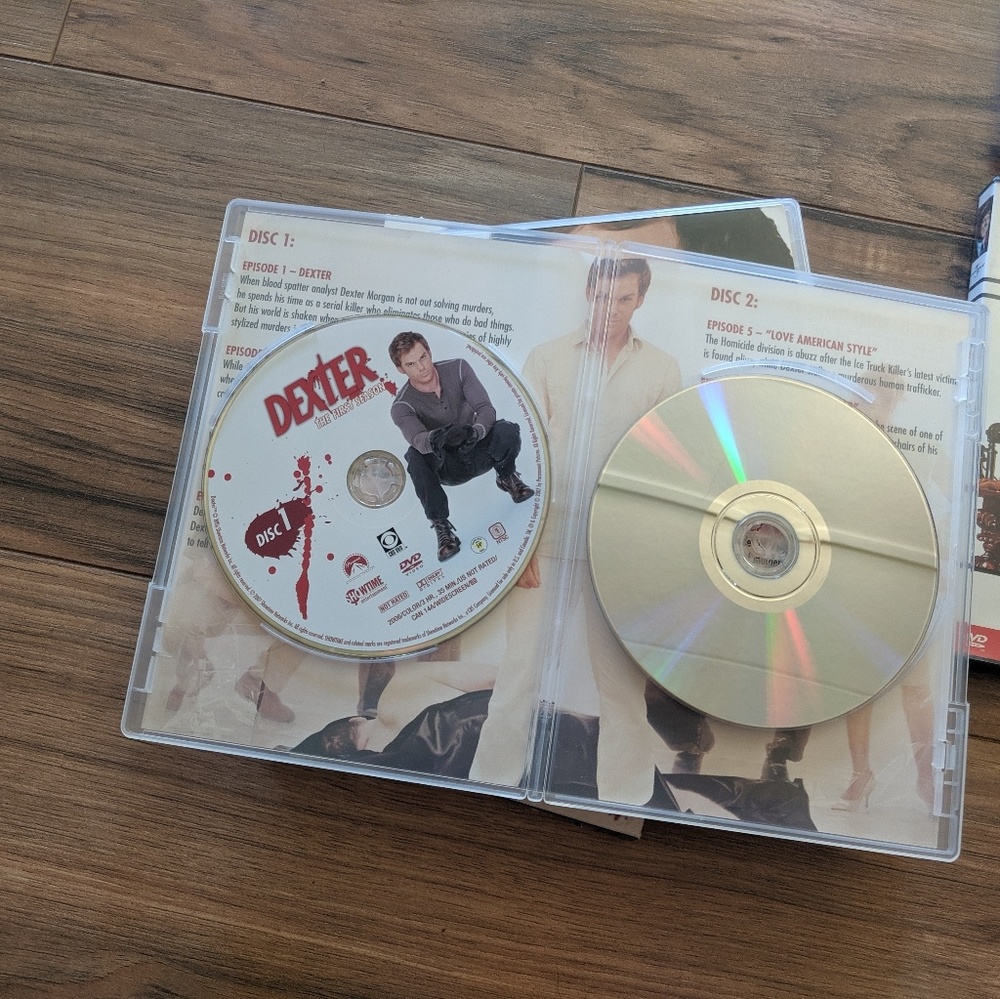 Dexter First&Second Season - Picture 2 of 5